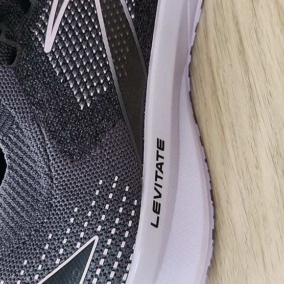 Brooks Levitate StealthFit 5 womens 11.5 running shoes road runners NWOB - Picture 3 of 7